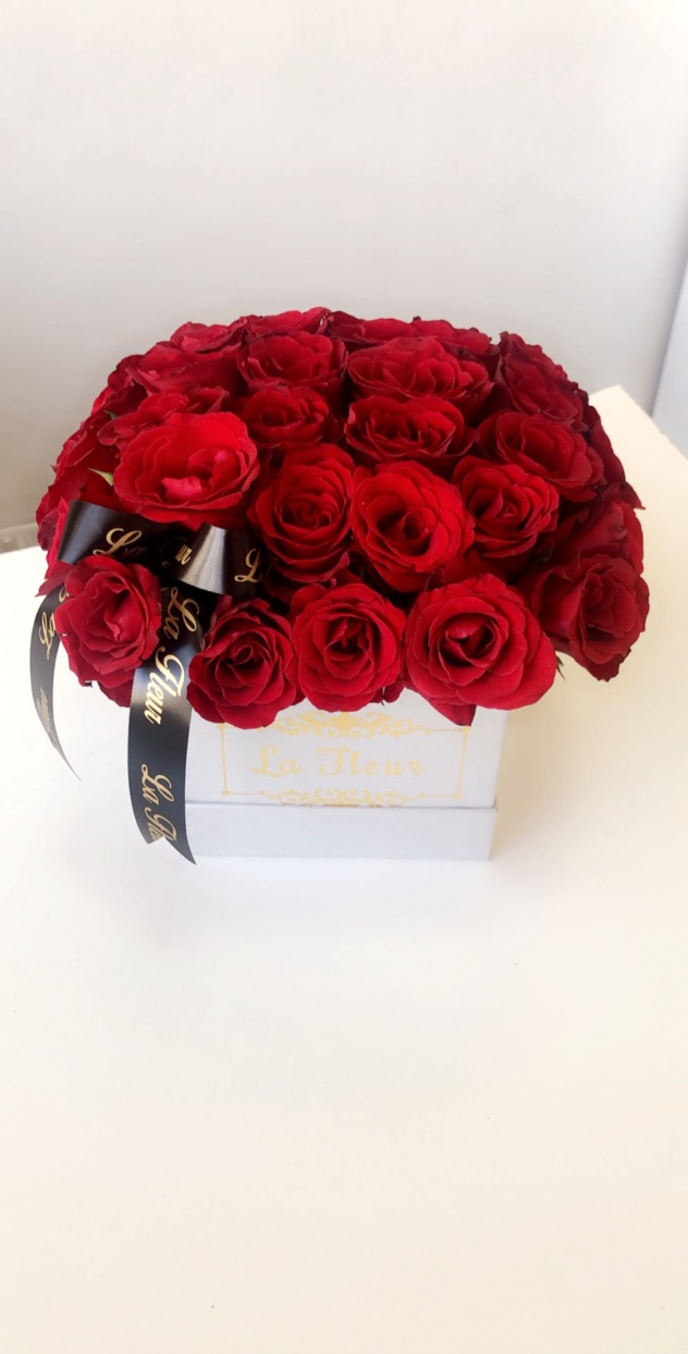 Small Box of Red Roses - La Fleur